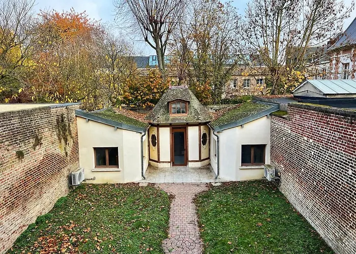 Apartment T2 Spacieux & Calme - Vue Jardin, Centre *